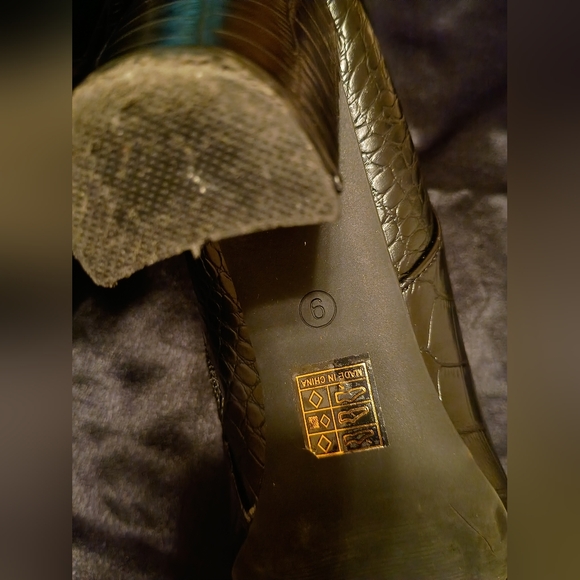 Women's Black Dream Pairs Faux Leather Snake Skin Ankle Boots With Zipper Size 9 - Picture 9 of 9